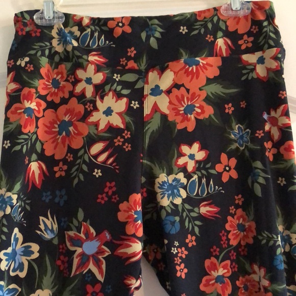 LuLaRoe Tall & Curvy Leggings - Picture 2 of 5
